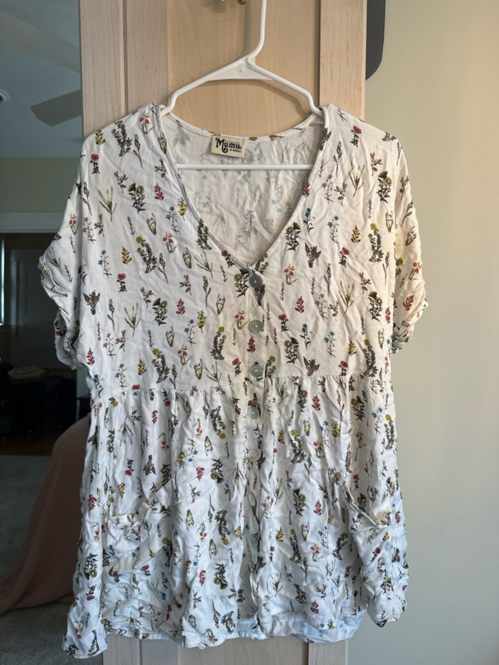Show Me Your MuMu White Floral V-Neck Button Tunic Top